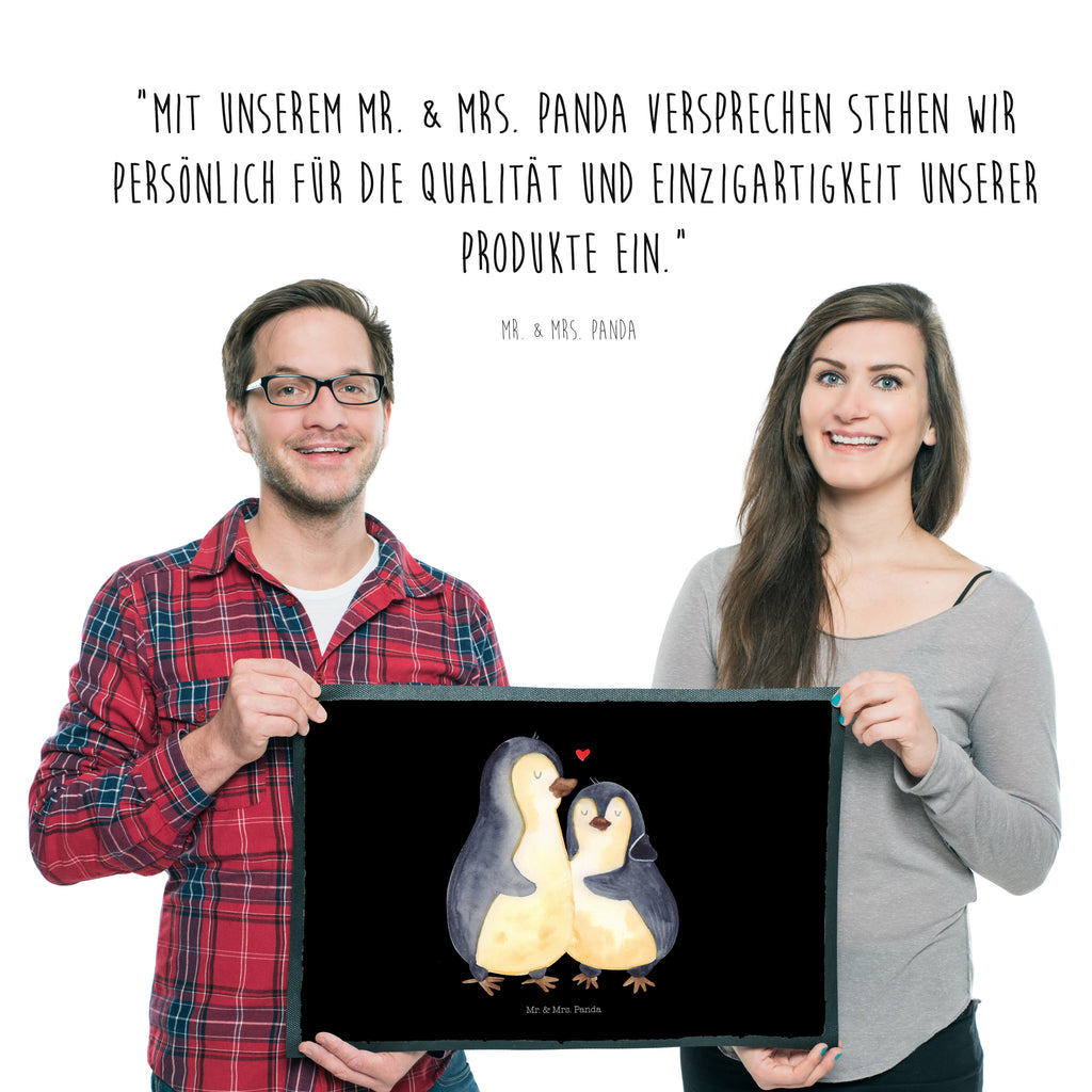 Fußmatte Pinguin umarmend Türvorleger, Schmutzmatte, Fußabtreter, Matte, Schmutzfänger, Fußabstreifer, Schmutzfangmatte, Türmatte, Motivfußmatte, Haustürmatte, Vorleger, Pinguin, Liebe, Liebespaar, Liebesbeweis, Liebesgeschenk, Verlobung, Jahrestag, Hochzeitstag, Hochzeit, Hochzeitsgeschenk