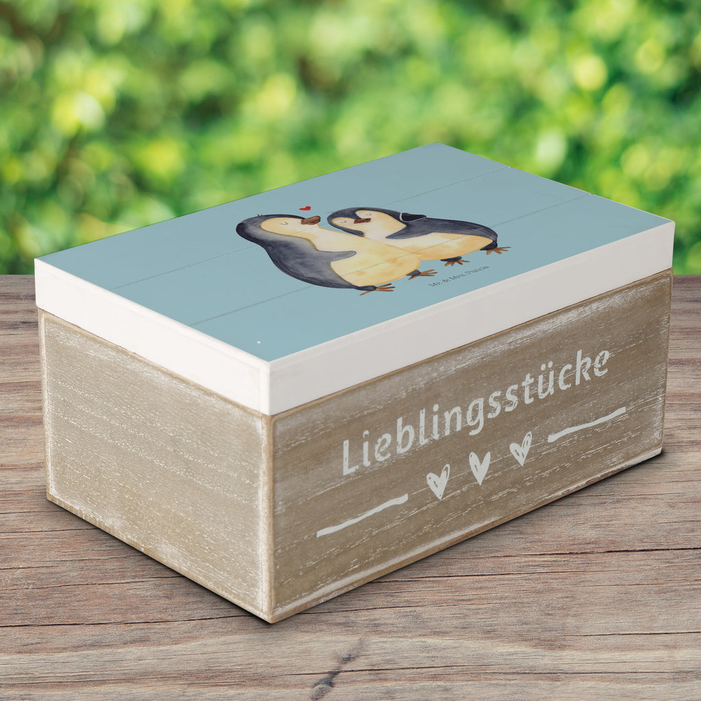 Holzkiste Pinguin umarmend Holzkiste, Kiste, Schatzkiste, Truhe, Schatulle, XXL, Erinnerungsbox, Erinnerungskiste, Dekokiste, Aufbewahrungsbox, Pinguin, Liebe, Liebespaar, Liebesbeweis, Liebesgeschenk, Verlobung, Jahrestag, Hochzeitstag, Hochzeit, Hochzeitsgeschenk