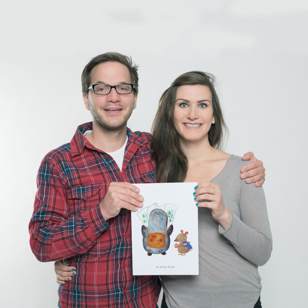 Poster Pinguin & Maus Wanderer Poster, Wandposter, Bild, Wanddeko, Küchenposter, Kinderposter, Wanddeko Bild, Raumdekoration, Wanddekoration, Handgemaltes Poster, Mr. & Mrs. Panda Poster, Designposter, Kunstdruck, Posterdruck, Pinguin, Pinguine, Abenteurer, Abenteuer, Roadtrip, Ausflug, Wanderlust, wandern