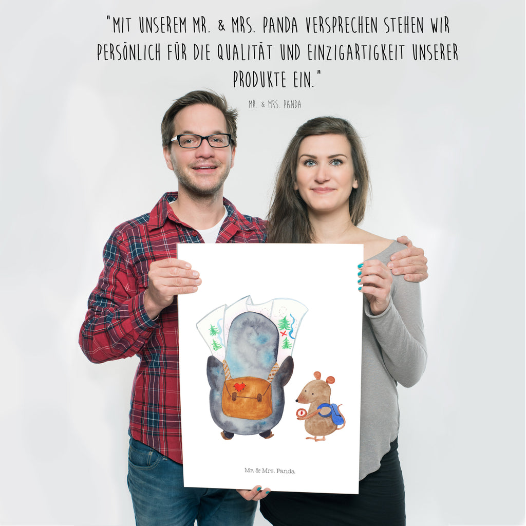 Poster Pinguin & Maus Wanderer Poster, Wandposter, Bild, Wanddeko, Küchenposter, Kinderposter, Wanddeko Bild, Raumdekoration, Wanddekoration, Handgemaltes Poster, Mr. & Mrs. Panda Poster, Designposter, Kunstdruck, Posterdruck, Pinguin, Pinguine, Abenteurer, Abenteuer, Roadtrip, Ausflug, Wanderlust, wandern
