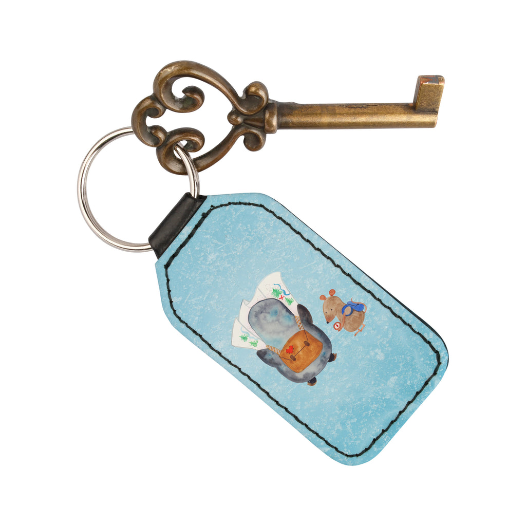 Rechteckig Schlüsselanhänger Pinguin & Maus Wanderer Schlüsselanhänger, Anhänger, Taschenanhänger, Glücksbringer, Schutzengel, Pinguin, Pinguine, Abenteurer, Abenteuer, Roadtrip, Ausflug, Wanderlust, wandern