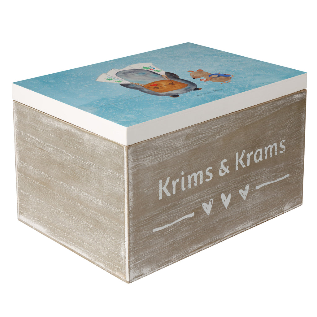 Holzkiste Pinguin & Maus Wanderer Holzkiste, Kiste, Schatzkiste, Truhe, Schatulle, XXL, Erinnerungsbox, Erinnerungskiste, Dekokiste, Aufbewahrungsbox, Pinguin, Pinguine, Abenteurer, Abenteuer, Roadtrip, Ausflug, Wanderlust, wandern
