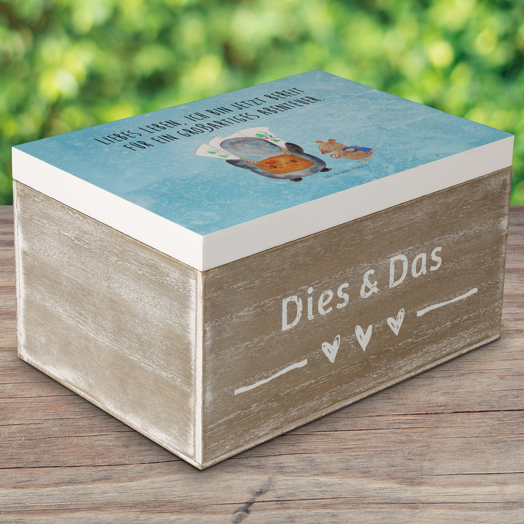 Holzkiste Pinguin & Maus Wanderer Holzkiste, Kiste, Schatzkiste, Truhe, Schatulle, XXL, Erinnerungsbox, Erinnerungskiste, Dekokiste, Aufbewahrungsbox, Pinguin, Pinguine, Abenteurer, Abenteuer, Roadtrip, Ausflug, Wanderlust, wandern