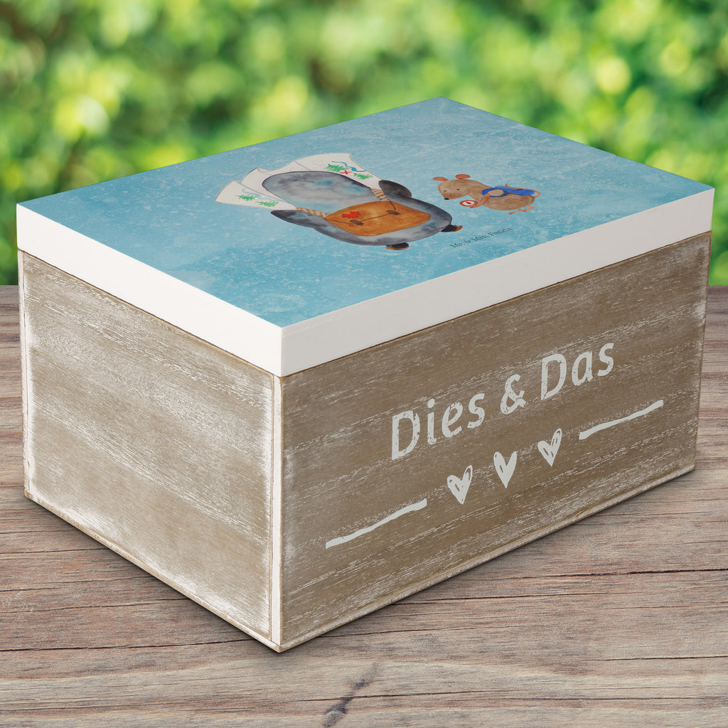 Holzkiste Pinguin & Maus Wanderer Holzkiste, Kiste, Schatzkiste, Truhe, Schatulle, XXL, Erinnerungsbox, Erinnerungskiste, Dekokiste, Aufbewahrungsbox, Pinguin, Pinguine, Abenteurer, Abenteuer, Roadtrip, Ausflug, Wanderlust, wandern