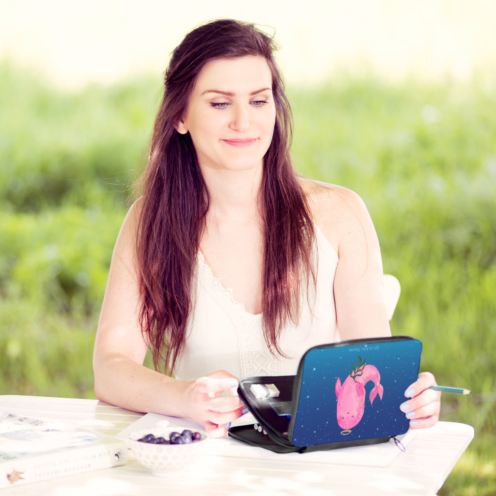 Federmappe Sternzeichen Jungfrau Federmappe, Stiftetasche, Stifte Etui, Schule, Einschulung, Geschenk, Kind, Schüler, Schülerin, Stifterolle, Federmäppchen, Motiv, Grundschule, Federmäppchen bedruckt, Büro Stifte Etui, Bestückte Federmappe, Kinder Federmappe, Federmappe Einschulung, Tierkreiszeichen, Sternzeichen, Horoskop, Astrologie, Aszendent, Jungfrau, Jungfer, Jungfrau Sternzeichen, Geschenk September, Geschenk August, Geburtstag September, Geburtstag August, Meerjungfrau