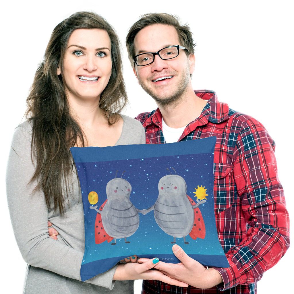 40x40 Kissen Sternzeichen Zwilling Kissenhülle, Kopfkissen, Sofakissen, Dekokissen, Motivkissen, Tierkreiszeichen, Sternzeichen, Horoskop, Astrologie, Aszendent, Zwillinge, Zwilling Geschenk, Zwilling Sternzeichen, Geburtstag Mai, Geschenk Mai, Geschenk Juni, Marienkäfer, Glückskäfer, Zwillingsbruder, Zwillingsschwester