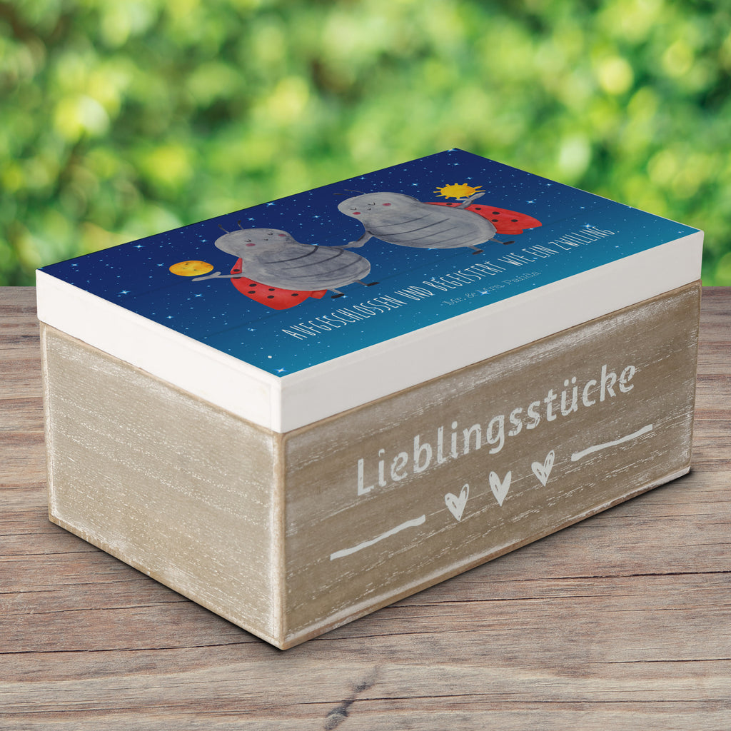 Holzkiste Sternzeichen Zwilling Holzkiste, Kiste, Schatzkiste, Truhe, Schatulle, XXL, Erinnerungsbox, Erinnerungskiste, Dekokiste, Aufbewahrungsbox, Tierkreiszeichen, Sternzeichen, Horoskop, Astrologie, Aszendent, Zwillinge, Zwilling Geschenk, Zwilling Sternzeichen, Geburtstag Mai, Geschenk Mai, Geschenk Juni, Marienkäfer, Glückskäfer, Zwillingsbruder, Zwillingsschwester