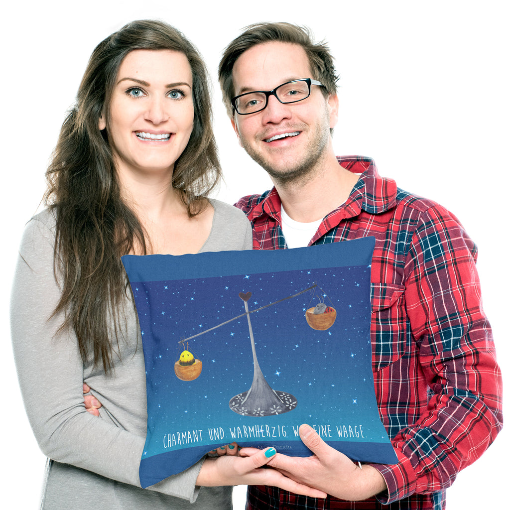 40x40 Kissen Sternzeichen Waage Kissenhülle, Kopfkissen, Sofakissen, Dekokissen, Motivkissen, Tierkreiszeichen, Sternzeichen, Horoskop, Astrologie, Aszendent, Waage, Waage Geschenk, Waage Sternzeichen, Geschenk Oktober, Geschenk September, Geburtstag Oktober, Geburtstag September, Gleichgewicht, Marienkäfer, Hummel, Biene
