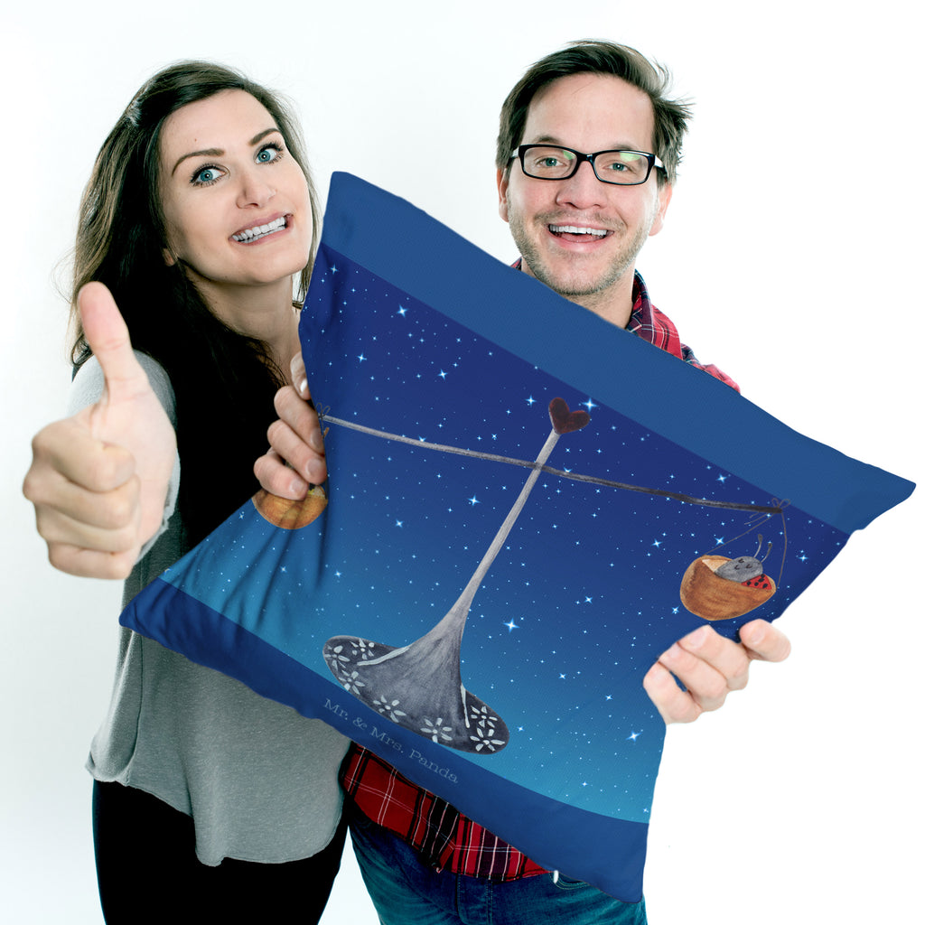 40x40 Kissen Sternzeichen Waage Kissenhülle, Kopfkissen, Sofakissen, Dekokissen, Motivkissen, Tierkreiszeichen, Sternzeichen, Horoskop, Astrologie, Aszendent, Waage, Waage Geschenk, Waage Sternzeichen, Geschenk Oktober, Geschenk September, Geburtstag Oktober, Geburtstag September, Gleichgewicht, Marienkäfer, Hummel, Biene