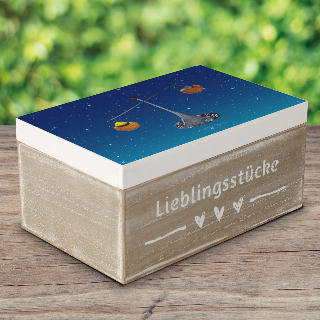 Holzkiste Sternzeichen Waage Holzkiste, Kiste, Schatzkiste, Truhe, Schatulle, XXL, Erinnerungsbox, Erinnerungskiste, Dekokiste, Aufbewahrungsbox, Tierkreiszeichen, Sternzeichen, Horoskop, Astrologie, Aszendent, Waage, Waage Geschenk, Waage Sternzeichen, Geschenk Oktober, Geschenk September, Geburtstag Oktober, Geburtstag September, Gleichgewicht, Marienkäfer, Hummel, Biene