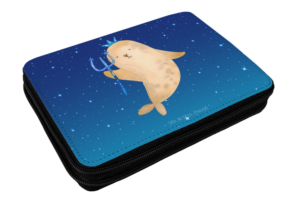 Federmappe Sternzeichen Wassermann Federmappe, Stiftetasche, Stifte Etui, Schule, Einschulung, Geschenk, Kind, Schüler, Schülerin, Stifterolle, Federmäppchen, Motiv, Grundschule, Federmäppchen bedruckt, Büro Stifte Etui, Bestückte Federmappe, Kinder Federmappe, Federmappe Einschulung, Tierkreiszeichen, Sternzeichen, Horoskop, Astrologie, Aszendent, Meermann, Nix, Wassermann Geschenk, Wassermann Sternzeichen, Geschenk Januar, Geschenk Februar, Geburtstag Januar, Geburtstag Februar, Meer Geschenk