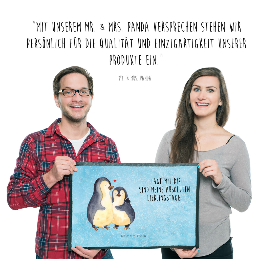 Fußmatte Pinguin umarmend Türvorleger, Schmutzmatte, Fußabtreter, Matte, Schmutzfänger, Fußabstreifer, Schmutzfangmatte, Türmatte, Motivfußmatte, Haustürmatte, Vorleger, Pinguin, Liebe, Liebespaar, Liebesbeweis, Liebesgeschenk, Verlobung, Jahrestag, Hochzeitstag, Hochzeit, Hochzeitsgeschenk