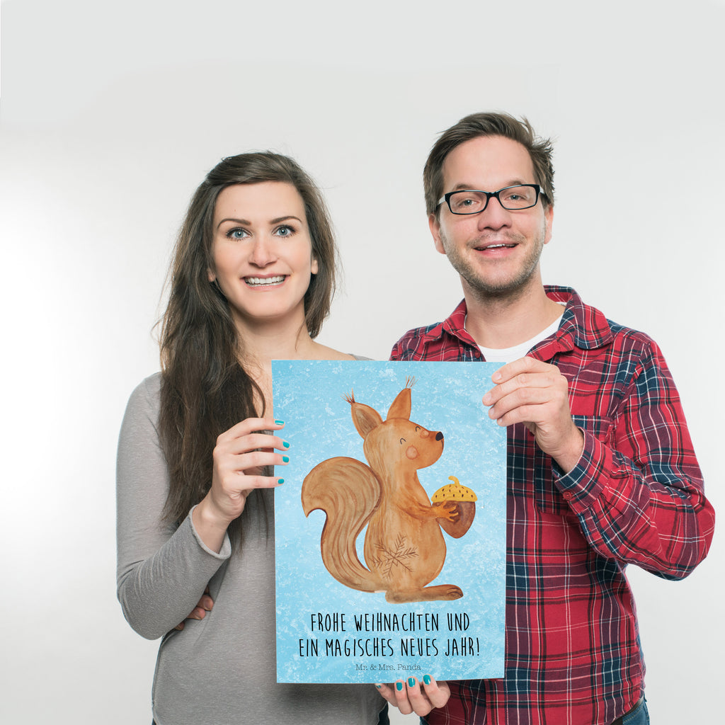 Poster Eichhörnchen Weihnachtszeit Poster, Wandposter, Bild, Wanddeko, Küchenposter, Kinderposter, Wanddeko Bild, Raumdekoration, Wanddekoration, Handgemaltes Poster, Mr. & Mrs. Panda Poster, Designposter, Kunstdruck, Posterdruck, Winter, Weihnachten, Weihnachtsdeko, Nikolaus, Advent, Heiligabend, Wintermotiv, Frohe Weihnachten, Frohes neues Jahr, Guten Rutsch, Weihnachtsmotiv, Weihnachtsgruß, Neujahr, Vogel