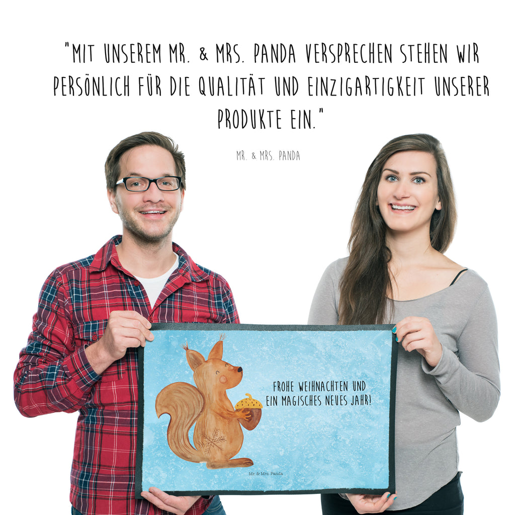 Fußmatte Eichhörnchen Weihnachtszeit Türvorleger, Schmutzmatte, Fußabtreter, Matte, Schmutzfänger, Fußabstreifer, Schmutzfangmatte, Türmatte, Motivfußmatte, Haustürmatte, Vorleger, Winter, Weihnachten, Weihnachtsdeko, Nikolaus, Advent, Heiligabend, Wintermotiv, Frohe Weihnachten, Frohes neues Jahr, Guten Rutsch, Weihnachtsmotiv, Weihnachtsgruß, Neujahr, Vogel