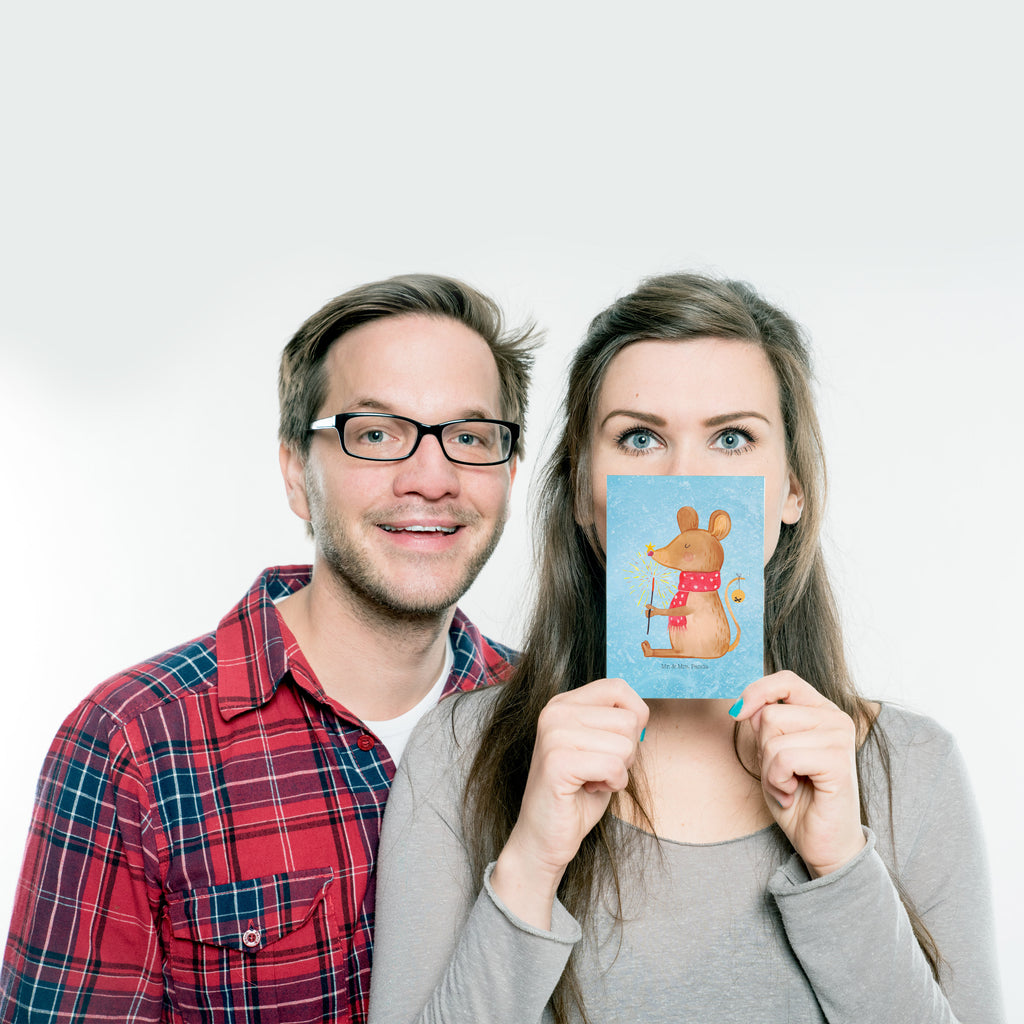 Postkarte Weihnachtsmaus Geschenkkarte, Grußkarte, Karte, Einladung, Ansichtskarte, Geburtstagskarte, Einladungskarte, Dankeskarte, Winter, Weihnachten, Weihnachtsdeko, Nikolaus, Advent, Heiligabend, Wintermotiv, Frohe Weihnachten, Weihnachtsgruß, Weihnachtsmotiv, Maus, Mäuschen, Weihnachtswunder