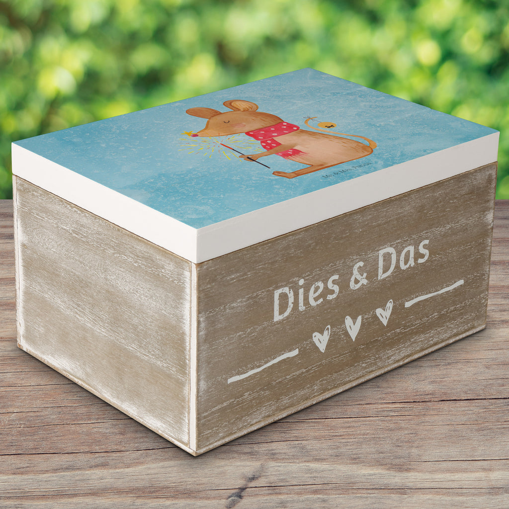 Holzkiste Weihnachtsmaus Holzkiste, Kiste, Schatzkiste, Truhe, Schatulle, XXL, Erinnerungsbox, Erinnerungskiste, Dekokiste, Aufbewahrungsbox, Winter, Weihnachten, Weihnachtsdeko, Nikolaus, Advent, Heiligabend, Wintermotiv, Frohe Weihnachten, Weihnachtsgruß, Weihnachtsmotiv, Maus, Mäuschen, Weihnachtswunder