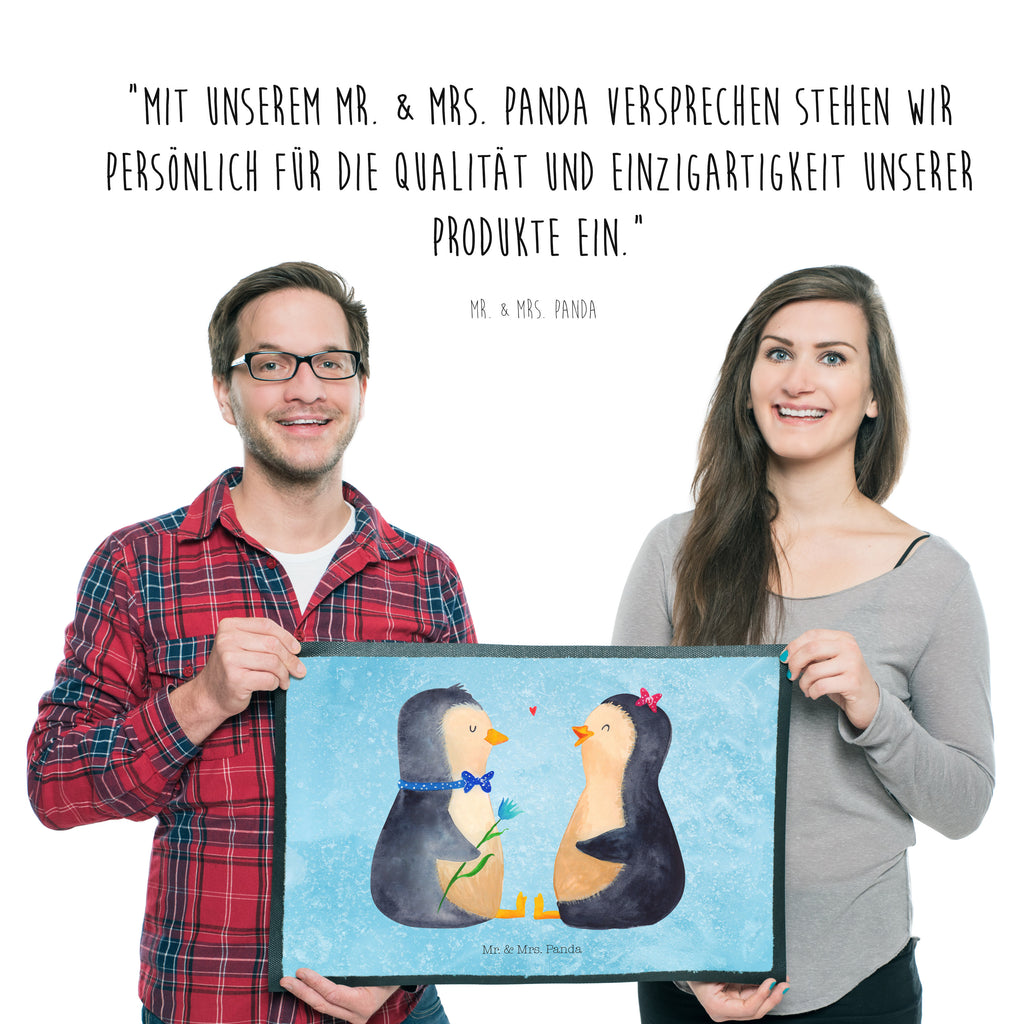 Fußmatte Pinguin Pärchen Türvorleger, Schmutzmatte, Fußabtreter, Matte, Schmutzfänger, Fußabstreifer, Schmutzfangmatte, Türmatte, Motivfußmatte, Haustürmatte, Vorleger, Pinguin, Pinguine, Liebe, Liebespaar, Liebesbeweis, Liebesgeschenk, Verlobung, Jahrestag, Hochzeitstag, Hochzeit, Hochzeitsgeschenk, große Liebe, Traumpaar