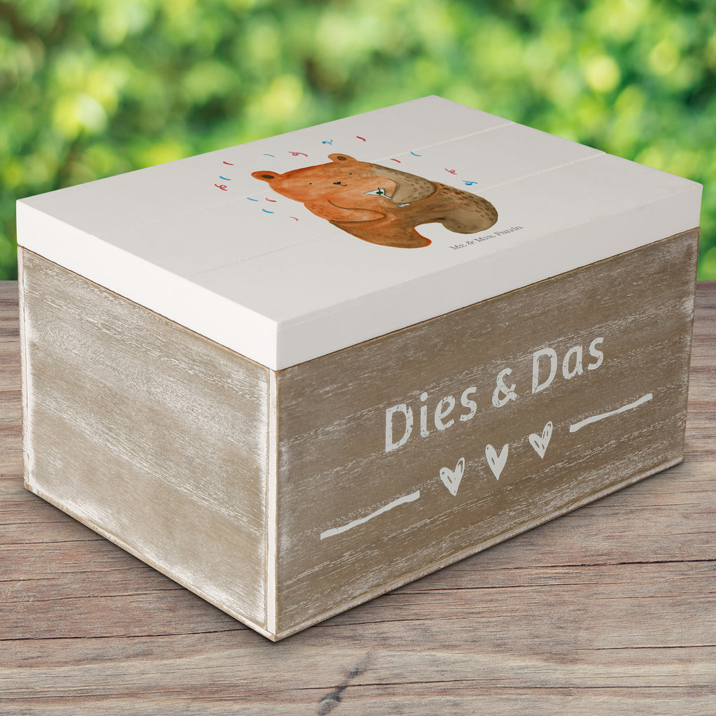 Holzkiste Bär Party Holzkiste, Kiste, Schatzkiste, Truhe, Schatulle, XXL, Erinnerungsbox, Erinnerungskiste, Dekokiste, Aufbewahrungsbox, Bär, Teddy, Teddybär, Geburtstag, Geburtstagsgeschenk, Geschenk, Party, Feiern, Abfeiern, Mitbringsel, Gute Laune, Lustig