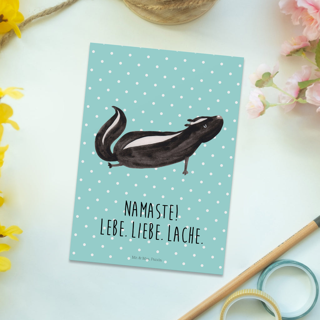 Postkarte Stinktier Yoga Geschenkkarte, Grußkarte, Karte, Einladung, Ansichtskarte, Geburtstagskarte, Einladungskarte, Stinktier, Skunk, Wildtier, Raubtier, Stinker, Stinki, Yoga, Namaste, Lebe, Liebe, Lache