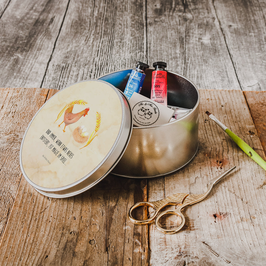 Blechdose rund Huhn stolz Metalldose, Keksdose, Dose, Vorratsdose, Geschenkbox, Bauernhof, Hoftiere, Landwirt, Landwirtin, Hahn, Henne, Hühner, Eier, Hof, Landleben, Motivation, Geburt, Magie, Spruch, Schwangerschaft
