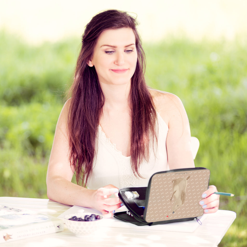 Federmappe Hund Liebe Federmappe, Stiftetasche, Stifte Etui, Schule, Einschulung, Geschenk, Kind, Schüler, Schülerin, Stifterolle, Federmäppchen, Motiv, Grundschule, Federmäppchen bedruckt, Büro Stifte Etui, Bestückte Federmappe, Kinder Federmappe, Federmappe Einschulung, Hund, Hundemotiv, Haustier, Hunderasse, Tierliebhaber, Hundebesitzer, Sprüche, Liebe, Hundeglück, Hundeliebe, Hunde, Frauchen