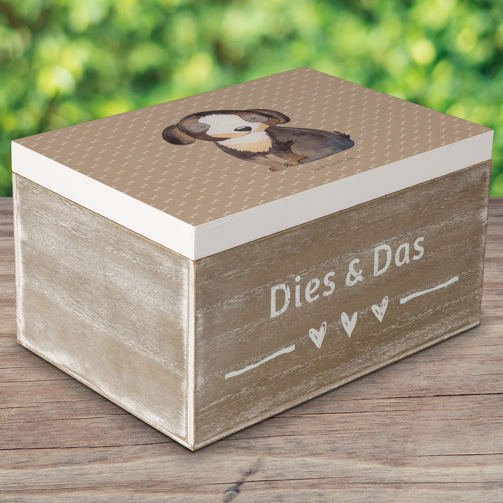 Holzkiste Hund entspannt Holzkiste, Kiste, Schatzkiste, Truhe, Schatulle, XXL, Erinnerungsbox, Erinnerungskiste, Dekokiste, Aufbewahrungsbox, Hund, Hundemotiv, Haustier, Hunderasse, Tierliebhaber, Hundebesitzer, Sprüche, schwarzer Hund, Hundeliebe, Liebe, Hundeglück