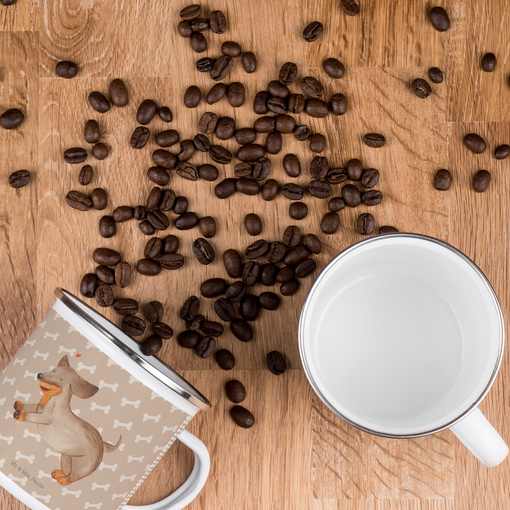 Camping Emaille Tasse Hund Dackel fröhlich Campingtasse, Trinkbecher, Metalltasse, Outdoor Tasse, Emaille Trinkbecher, Blechtasse Outdoor, Emaille Campingbecher, Edelstahl Trinkbecher, Metalltasse für Camping, Kaffee Blechtasse, Camping Tasse Metall, Hund, Hundemotiv, Haustier, Hunderasse, Tierliebhaber, Hundebesitzer, Sprüche, Hunde, Dackel, Dachshund, happy dog