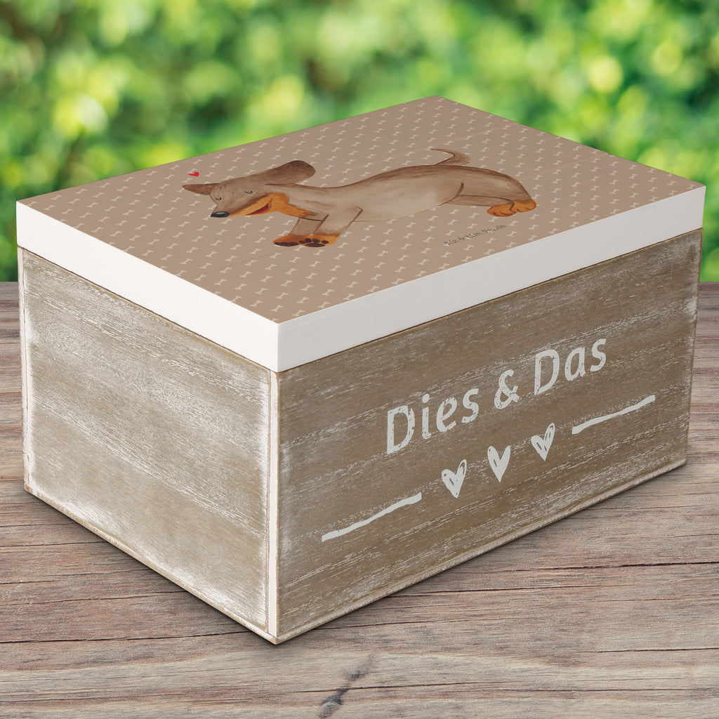 Holzkiste Hund Dackel fröhlich Holzkiste, Kiste, Schatzkiste, Truhe, Schatulle, XXL, Erinnerungsbox, Erinnerungskiste, Dekokiste, Aufbewahrungsbox, Hund, Hundemotiv, Haustier, Hunderasse, Tierliebhaber, Hundebesitzer, Sprüche, Hunde, Dackel, Dachshund, happy dog