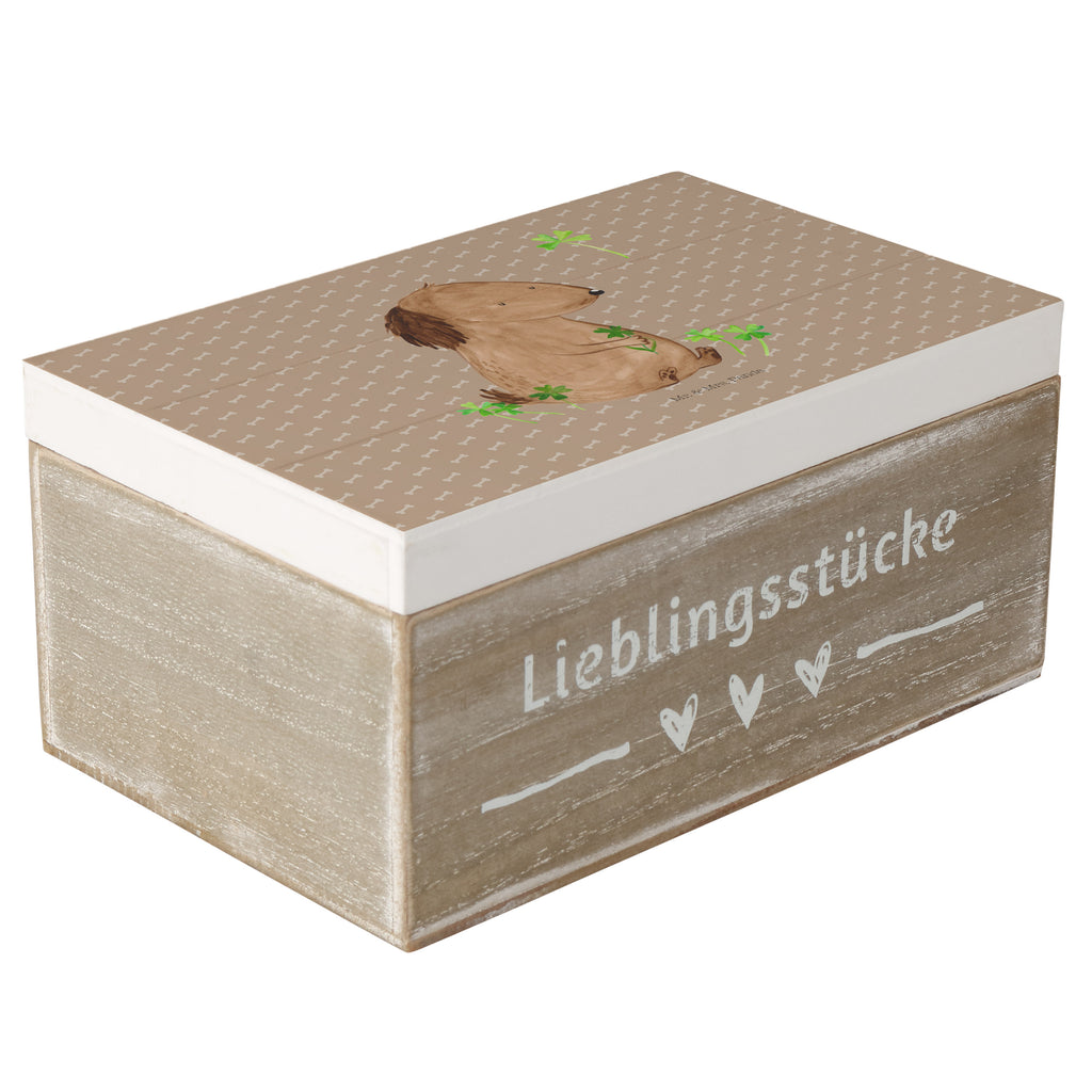 Holzkiste Hund Kleeblatt Holzkiste, Kiste, Schatzkiste, Truhe, Schatulle, XXL, Erinnerungsbox, Erinnerungskiste, Dekokiste, Aufbewahrungsbox, Hund, Hundemotiv, Haustier, Hunderasse, Tierliebhaber, Hundebesitzer, Sprüche, Kleeblatt, Glück, Tagträume, Motivation, Neuanfang, Geschenk, Glücksbringer, Selbstliebe, Achtsamkeit