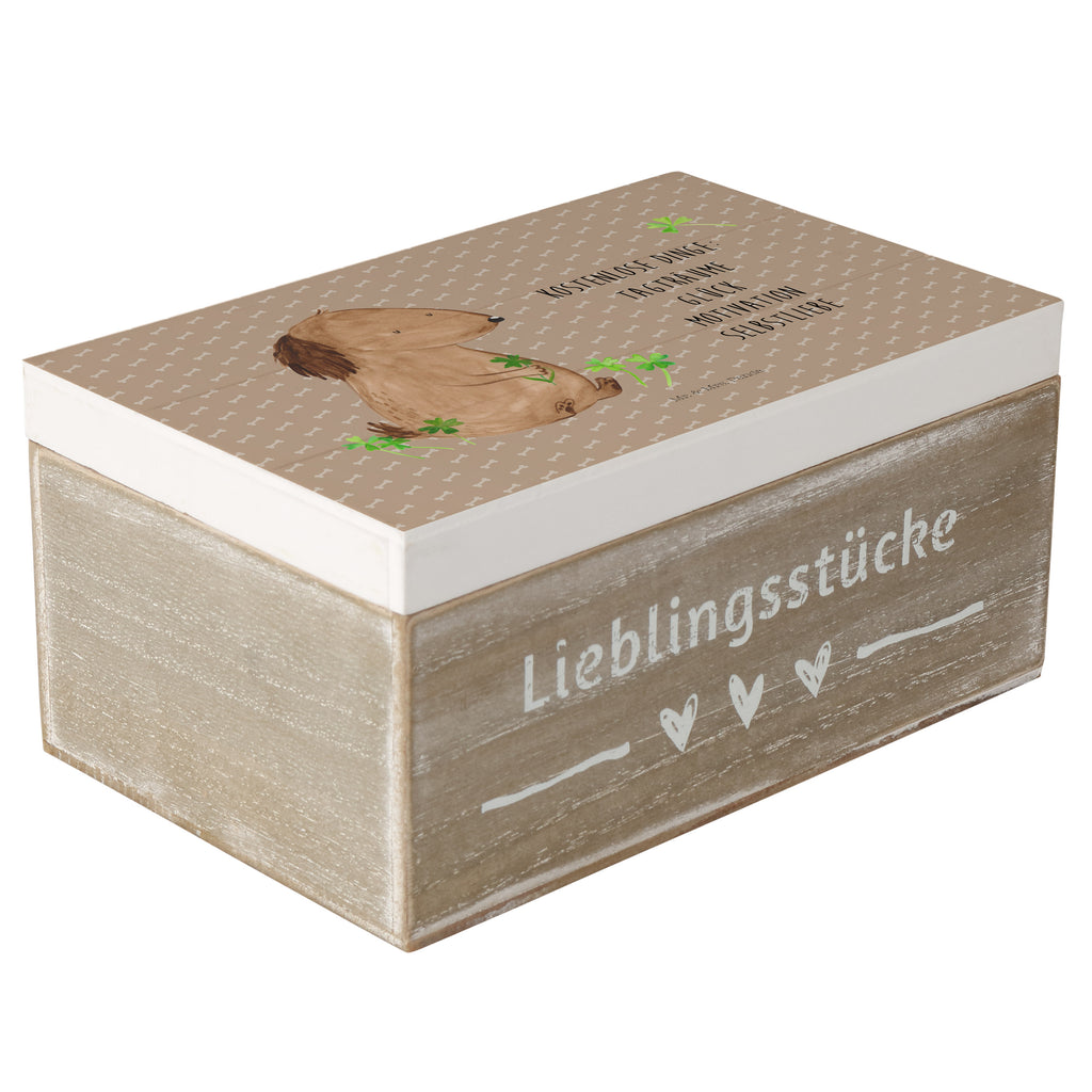 Holzkiste Hund Kleeblatt Holzkiste, Kiste, Schatzkiste, Truhe, Schatulle, XXL, Erinnerungsbox, Erinnerungskiste, Dekokiste, Aufbewahrungsbox, Hund, Hundemotiv, Haustier, Hunderasse, Tierliebhaber, Hundebesitzer, Sprüche, Kleeblatt, Glück, Tagträume, Motivation, Neuanfang, Geschenk, Glücksbringer, Selbstliebe, Achtsamkeit