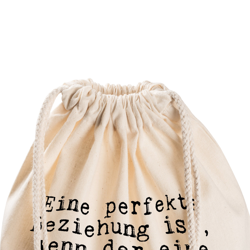Sportbeutel Sprüche und Zitate Eine perfekte Beziehung ist, wenn der eine gut kochen kann und der andere immer hungrig ist. Sportbeutel, Turnbeutel, Beutel, Sporttasche, Tasche, Stoffbeutel, Sportbeutel Kinder, Spruch, Sprüche, lustig, Weisheiten, Zitate, Spruch Sprüche Weisheiten Zitate Lustig Weisheit Worte
