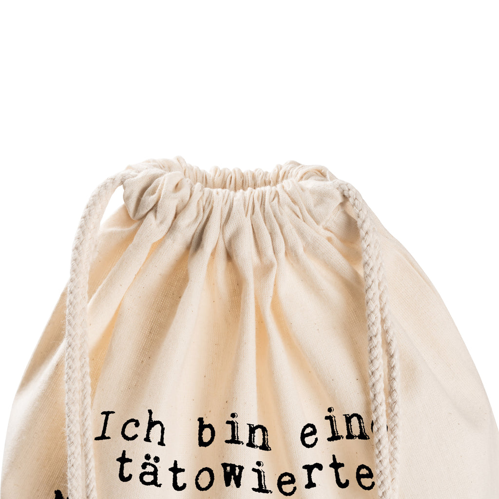 Sportbeutel Sprüche und Zitate Ich bin eine tätowierte Mama. Eben wie eine normale Mama, nur cooler. Turnbeutel, Beutel, Sporttasche, Tasche, Stoffbeutel, Spruch, Sprüche, lustig, Weisheiten, Zitate, Spruch Sprüche Weisheiten Zitate Lustig Weisheit Worte