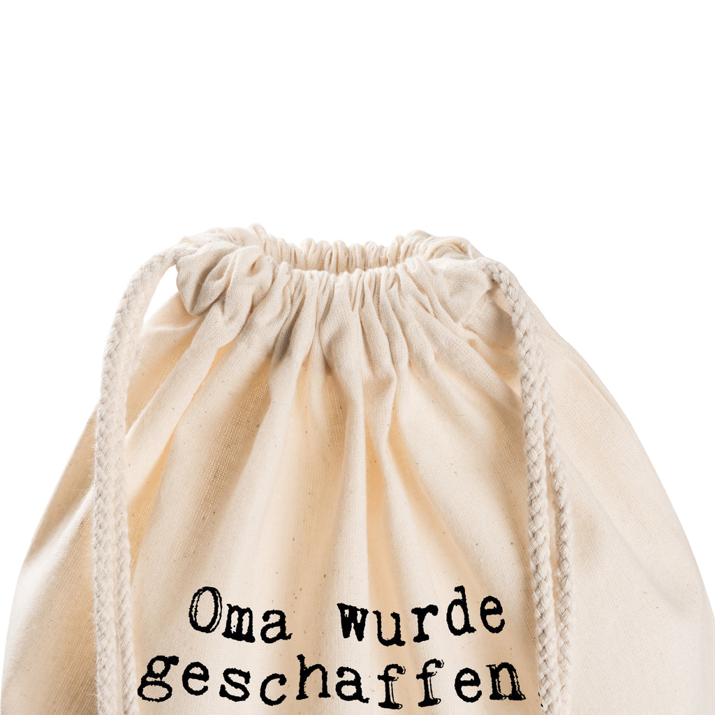 Sportbeutel Sprüche und Zitate Oma wurde geschaffen, weil Enkelkinder wahre Helden brauchen. Sportbeutel, Turnbeutel, Beutel, Sporttasche, Tasche, Stoffbeutel, Sportbeutel Kinder, Spruch, Sprüche, lustig, Weisheiten, Zitate, Spruch Sprüche Weisheiten Zitate Lustig Weisheit Worte