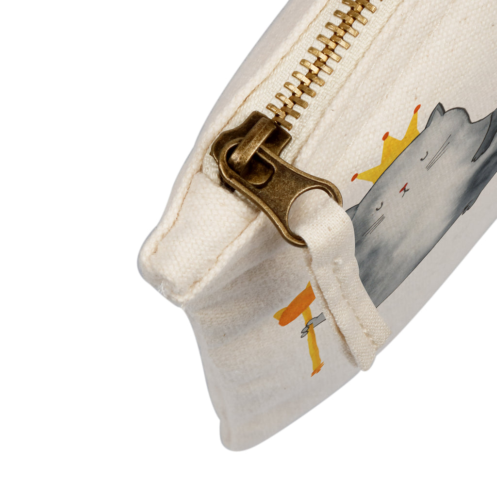 Schminktasche Katzen Koenig Schminktasche, Kosmetiktasche, Kosmetikbeutel, Stiftemäppchen, Etui, Federmappe, Makeup, XXL, Schminketui, Kosmetiketui, Schlamperetui, Katze, Katzenmotiv, Katzenfan, Katzendeko, Katzenfreund, Katzenliebhaber, Katzenprodukte, Katzenartikel, Katzenaccessoires, Katzensouvenirs, Katzenliebhaberprodukte, Katzenmotive, Katzen, Kater, Mietze, Cat, Cats, Katzenhalter, Katzenbesitzerin, Haustier, König, Königin, Queen, Familie, Mietzhaus, Wohnung, erste eigenen Wohnung, Umzug, Einzug