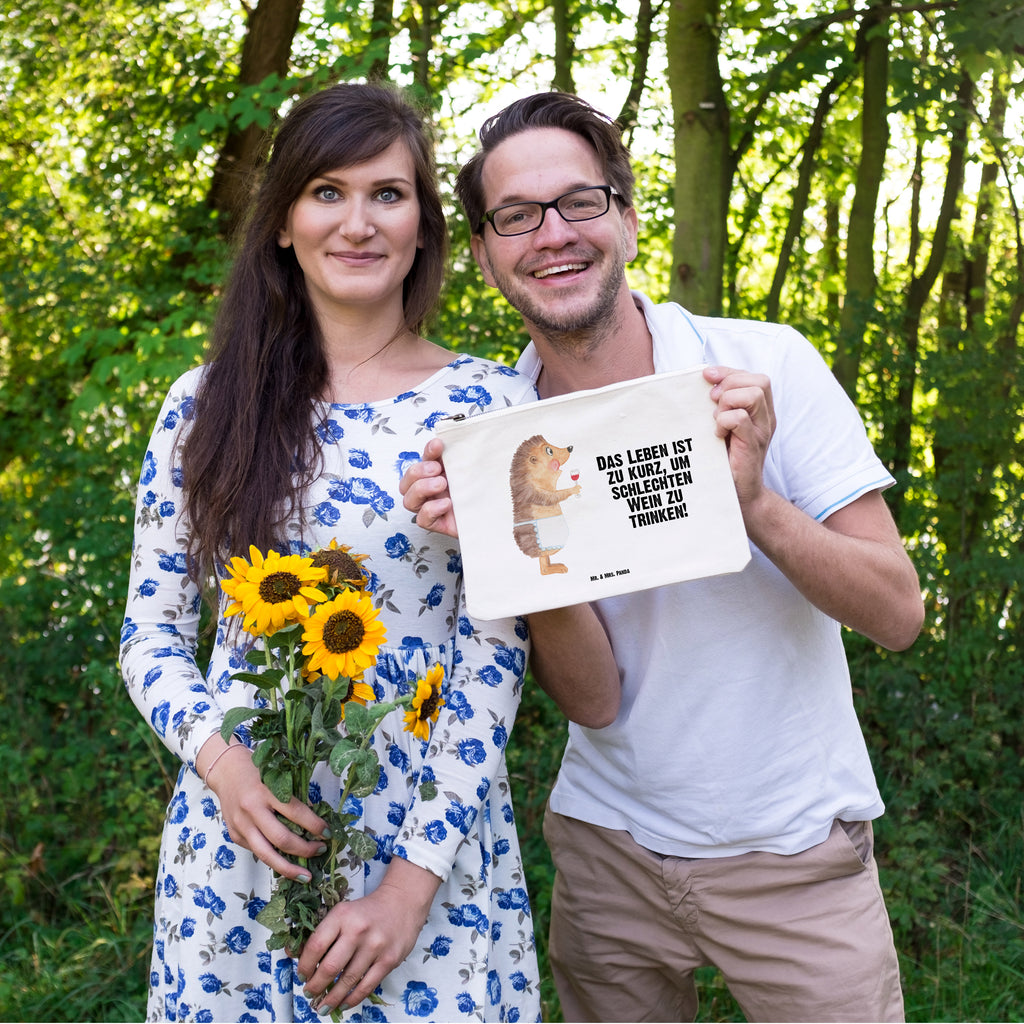 Schminktasche Igel mit Wein Schminktasche, Kosmetiktasche, Kosmetikbeutel, Stiftemäppchen, Etui, Federmappe, Makeup, XXL, Schminketui, Kosmetiketui, Schlamperetui, Tiermotive, Gute Laune, lustige Sprüche, Tiere, Wein Spruch, Igel, Geschenk Weintrinker, Geschenk Weinliebhaber, Wein Deko, Weinglas, Rotwein, Weißwein, Wein trinken