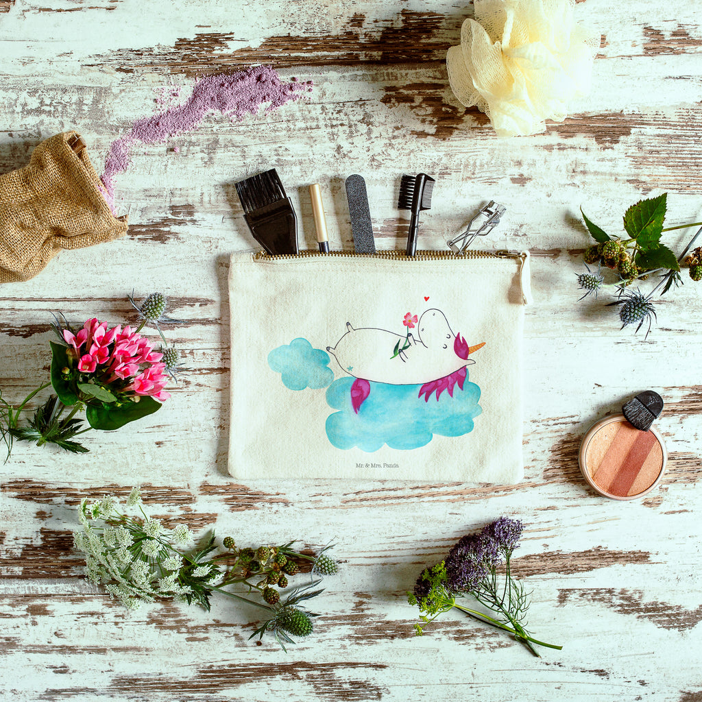 Schminktasche Einhorn verliebt auf Wolke Schminktasche, Kosmetiktasche, Kosmetikbeutel, Stiftemäppchen, Etui, Federmappe, Makeup, XXL, Schminketui, Kosmetiketui, Schlamperetui, Einhorn, Einhörner, Einhorn Deko, Pegasus, Unicorn, verliebt, Liebe, Liebesbeweis, Freundin, Wolke