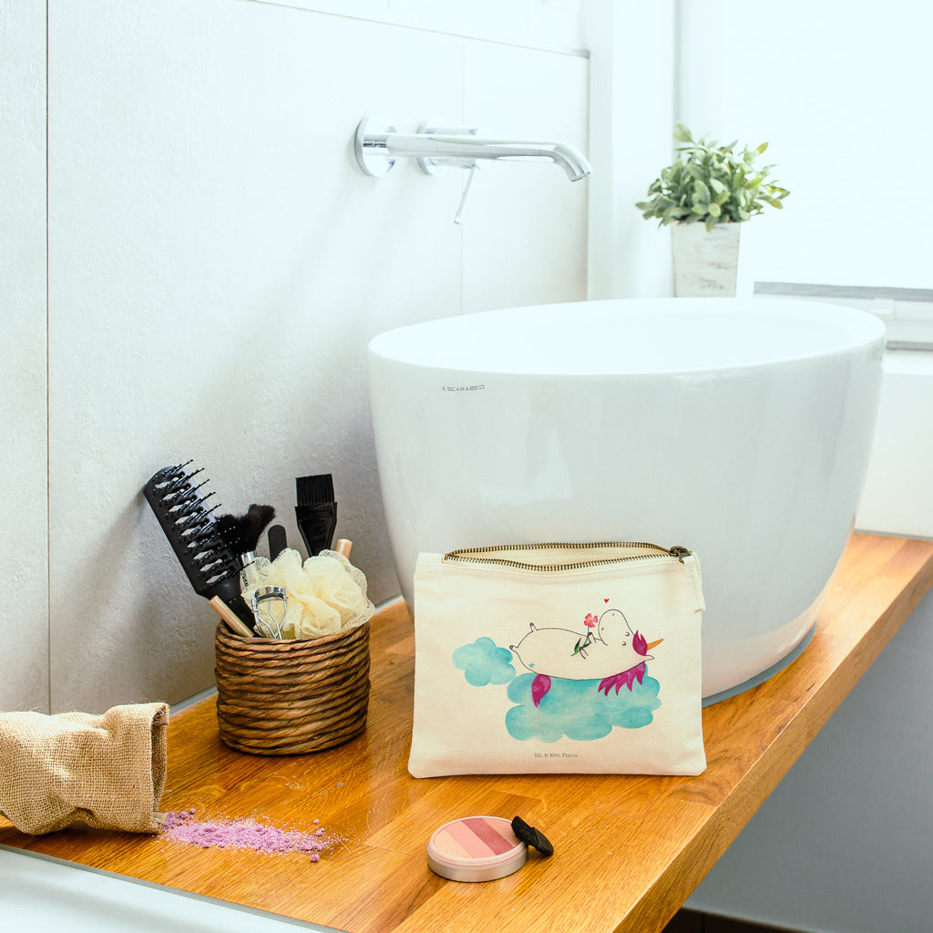 Schminktasche Einhorn verliebt auf Wolke Schminktasche, Kosmetiktasche, Kosmetikbeutel, Stiftemäppchen, Etui, Federmappe, Makeup, XXL, Schminketui, Kosmetiketui, Schlamperetui, Einhorn, Einhörner, Einhorn Deko, Pegasus, Unicorn, verliebt, Liebe, Liebesbeweis, Freundin, Wolke