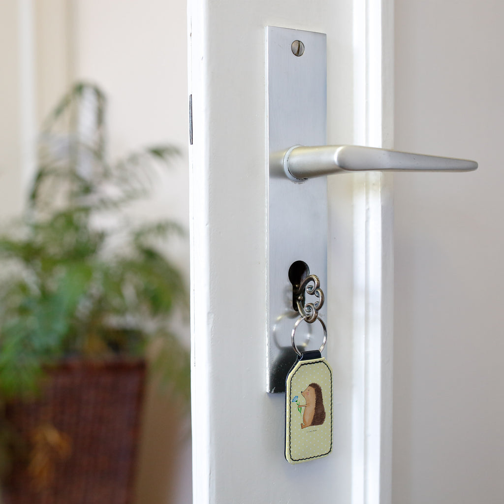 Rechteckig Schlüsselanhänger Igel mit Blume Schlüsselanhänger, Anhänger, Taschenanhänger, Glücksbringer, Schutzengel, Tiermotive, Gute Laune, lustige Sprüche, Tiere, Igel, Gute Besserung, Genesungswünsche, Krankheit, Krankenhaus, krank, Besuch