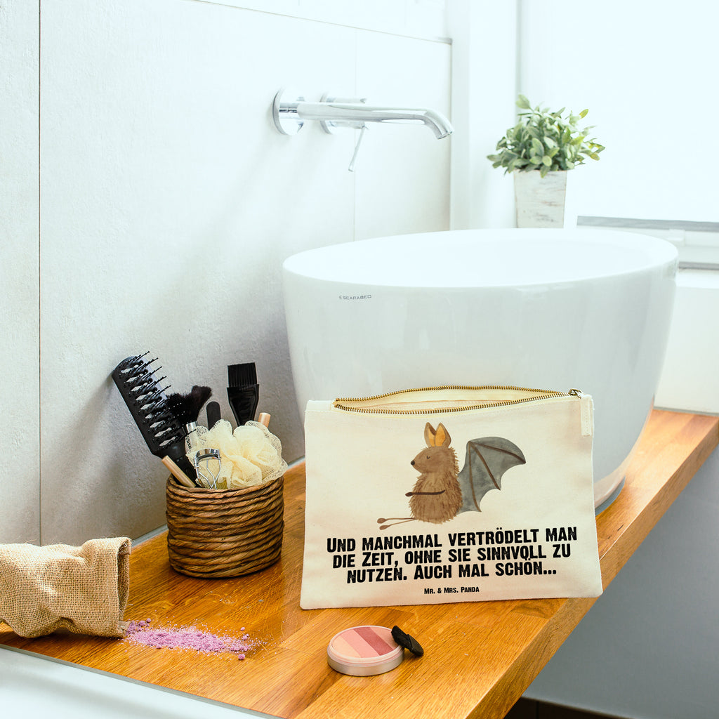 Schminktasche Fledermaus sitzend Schminktasche, Kosmetiktasche, Kosmetikbeutel, Stiftemäppchen, Etui, Federmappe, Makeup, XXL, Schminketui, Kosmetiketui, Schlamperetui, Tiermotive, Gute Laune, lustige Sprüche, Tiere, Fledermaus, Fledermäuse, Motivation, entspannen