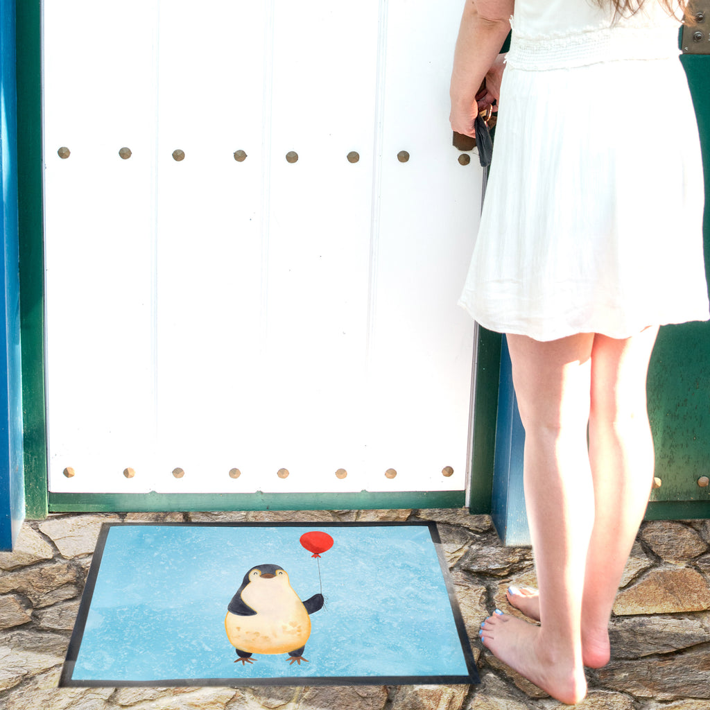 Fußmatte Pinguin Luftballon Türvorleger, Schmutzmatte, Fußabtreter, Matte, Schmutzfänger, Fußabstreifer, Schmutzfangmatte, Türmatte, Motivfußmatte, Haustürmatte, Vorleger, Pinguin, Pinguine, Luftballon, Tagträume, Lebenslust, Geschenk Freundin, Geschenkidee, beste Freundin, Motivation, Neustart, neues Leben, Liebe, Glück