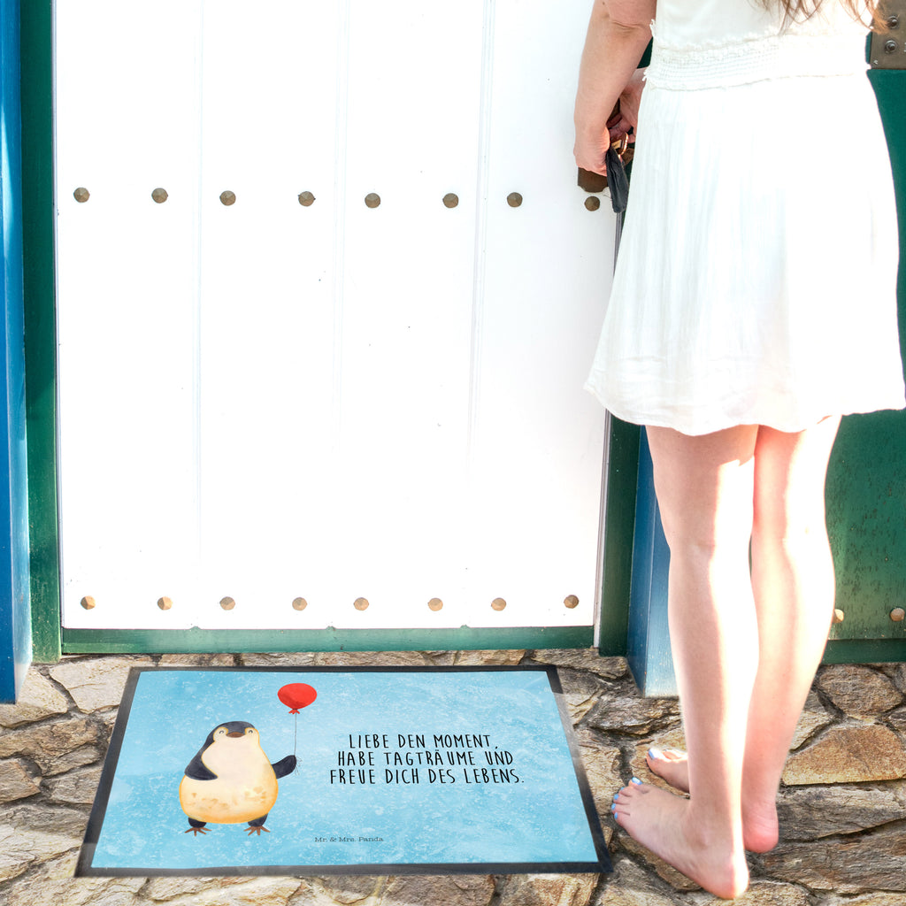 Fußmatte Pinguin Luftballon Türvorleger, Schmutzmatte, Fußabtreter, Matte, Schmutzfänger, Fußabstreifer, Schmutzfangmatte, Türmatte, Motivfußmatte, Haustürmatte, Vorleger, Pinguin, Pinguine, Luftballon, Tagträume, Lebenslust, Geschenk Freundin, Geschenkidee, beste Freundin, Motivation, Neustart, neues Leben, Liebe, Glück