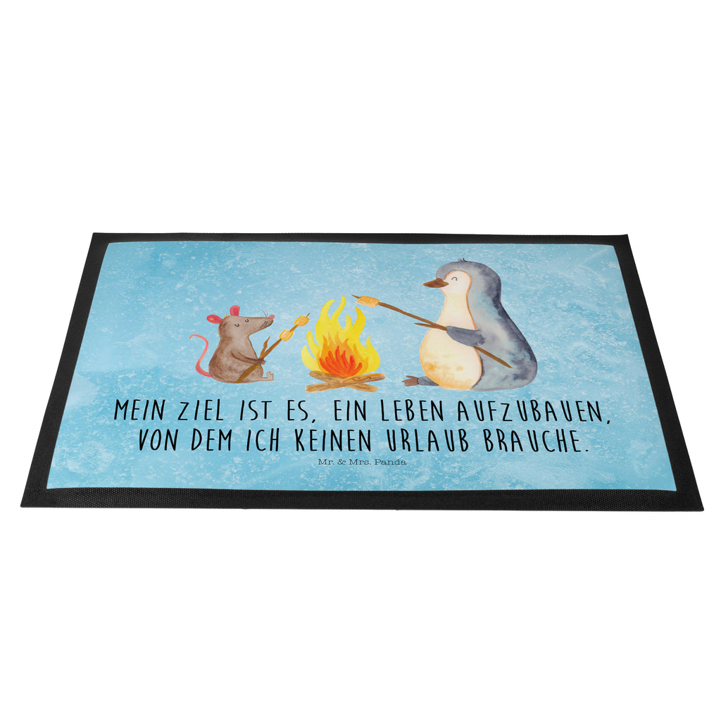 Fußmatte Pinguin Lagerfeuer Türvorleger, Schmutzmatte, Fußabtreter, Matte, Schmutzfänger, Fußabstreifer, Schmutzfangmatte, Türmatte, Motivfußmatte, Haustürmatte, Vorleger, Pinguin, Maus, Pinguine, Lagerfeuer, Leben, Arbeit, Job, Motivation, Büro, Büroalltag, Lebensspruch, Lebensmotivation, Neustart, Liebe, grillen, Feuer, Marshmallows