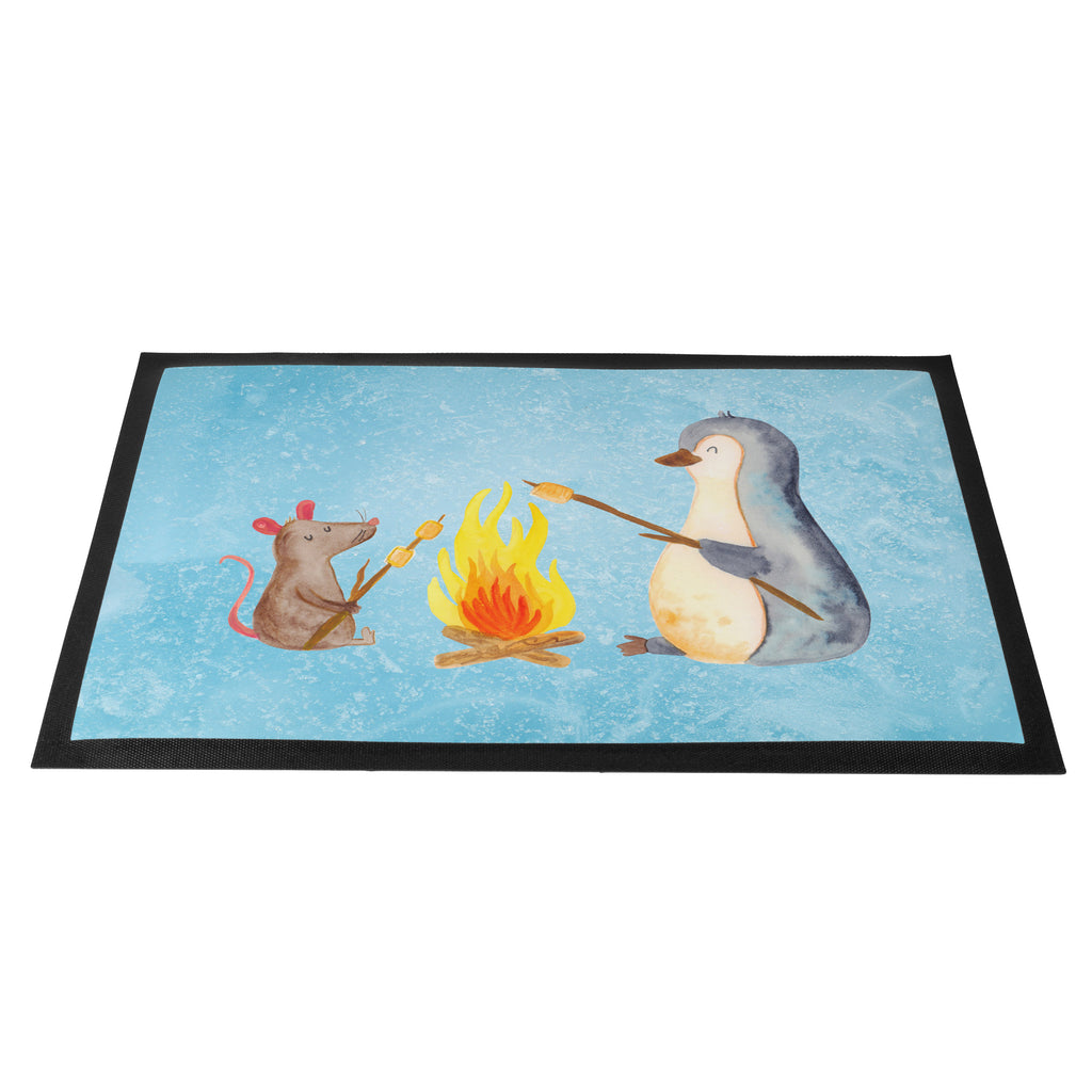 Fußmatte Pinguin Lagerfeuer Türvorleger, Schmutzmatte, Fußabtreter, Matte, Schmutzfänger, Fußabstreifer, Schmutzfangmatte, Türmatte, Motivfußmatte, Haustürmatte, Vorleger, Pinguin, Maus, Pinguine, Lagerfeuer, Leben, Arbeit, Job, Motivation, Büro, Büroalltag, Lebensspruch, Lebensmotivation, Neustart, Liebe, grillen, Feuer, Marshmallows