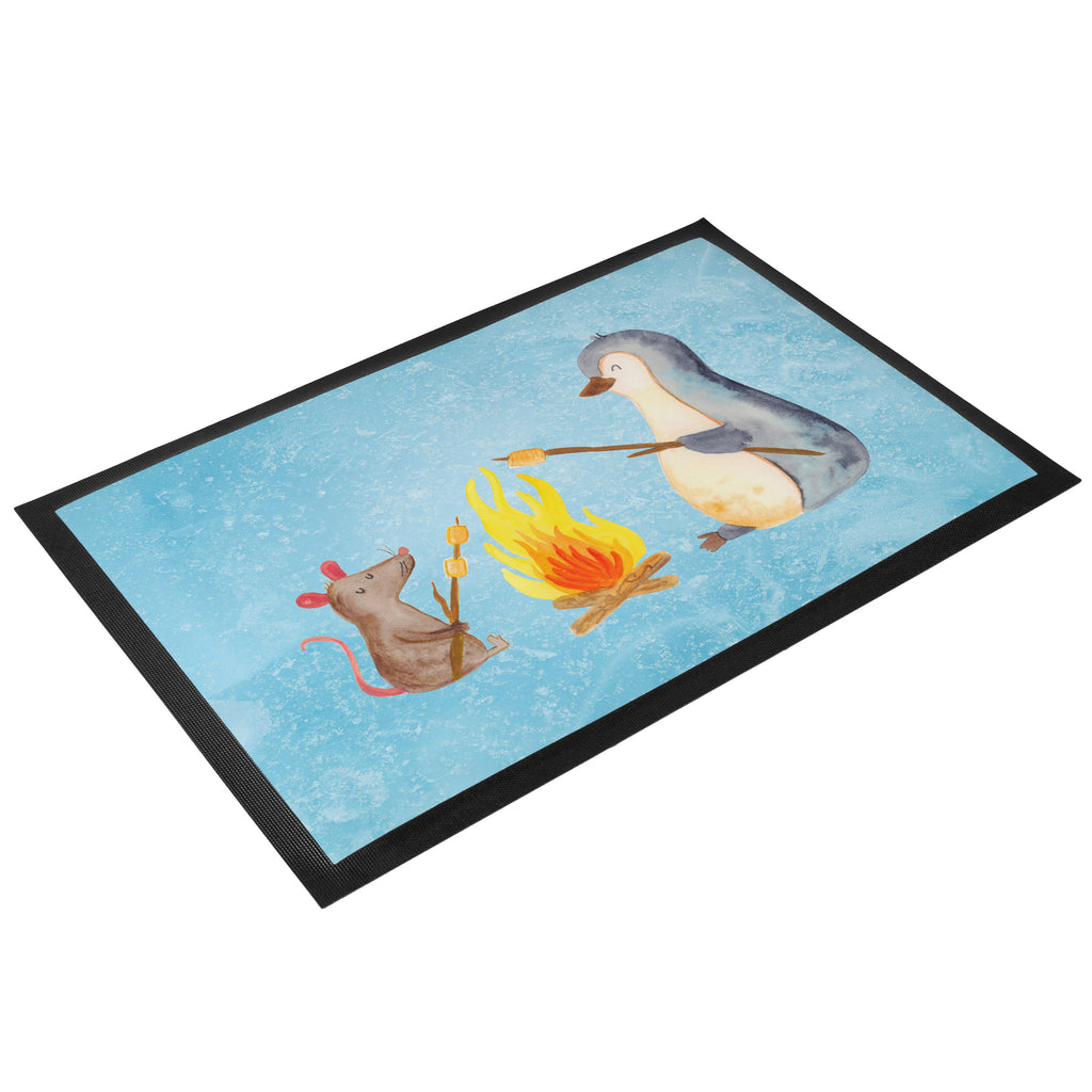 Fußmatte Pinguin Lagerfeuer Türvorleger, Schmutzmatte, Fußabtreter, Matte, Schmutzfänger, Fußabstreifer, Schmutzfangmatte, Türmatte, Motivfußmatte, Haustürmatte, Vorleger, Pinguin, Maus, Pinguine, Lagerfeuer, Leben, Arbeit, Job, Motivation, Büro, Büroalltag, Lebensspruch, Lebensmotivation, Neustart, Liebe, grillen, Feuer, Marshmallows