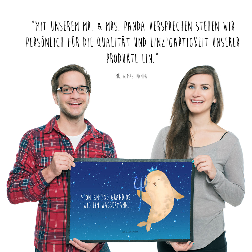 Fußmatte Sternzeichen Wassermann Türvorleger, Schmutzmatte, Fußabtreter, Matte, Schmutzfänger, Fußabstreifer, Schmutzfangmatte, Türmatte, Motivfußmatte, Haustürmatte, Vorleger, Tierkreiszeichen, Sternzeichen, Horoskop, Astrologie, Aszendent, Meermann, Nix, Wassermann Geschenk, Wassermann Sternzeichen, Geschenk Januar, Geschenk Februar, Geburtstag Januar, Geburtstag Februar, Meer Geschenk