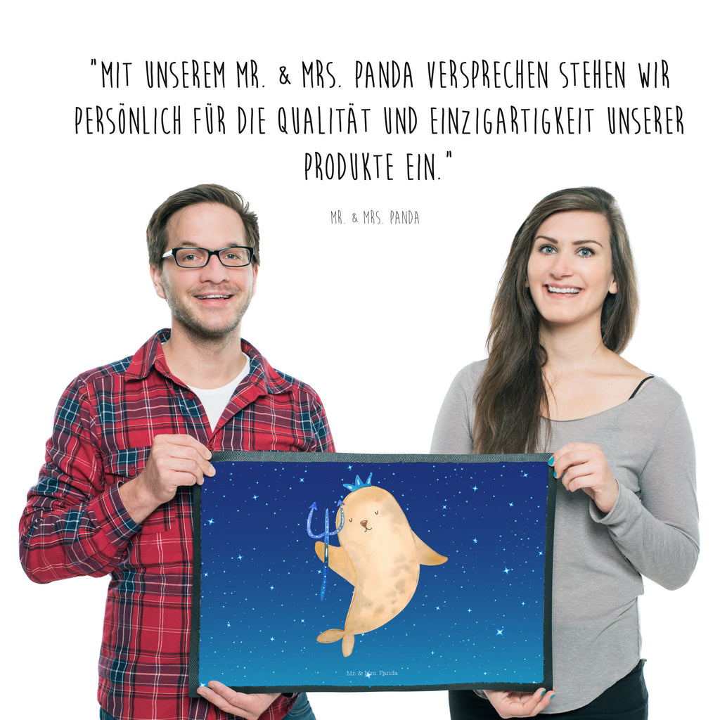 Fußmatte Sternzeichen Wassermann Türvorleger, Schmutzmatte, Fußabtreter, Matte, Schmutzfänger, Fußabstreifer, Schmutzfangmatte, Türmatte, Motivfußmatte, Haustürmatte, Vorleger, Tierkreiszeichen, Sternzeichen, Horoskop, Astrologie, Aszendent, Meermann, Nix, Wassermann Geschenk, Wassermann Sternzeichen, Geschenk Januar, Geschenk Februar, Geburtstag Januar, Geburtstag Februar, Meer Geschenk