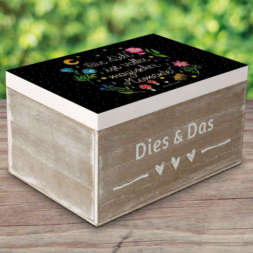 Holzkiste Magische Welt Magische Momente, Spruch schön, Spruch positiv, Motivation, schwarz, magisch, Blumen, Nacht, Weisheit Holzkiste, Kiste, Schatzkiste, Truhe, Schatulle, XXL,  Erinnerungsbox, Erinnerungskiste, Dekokiste, Aufbewahrungsbox  Blumen Deko, Frühlings Deko, Sommer Deko, Dekoration, positive Botschaft, Naturliebhaber, Outdoor, Natur, Abenteuer