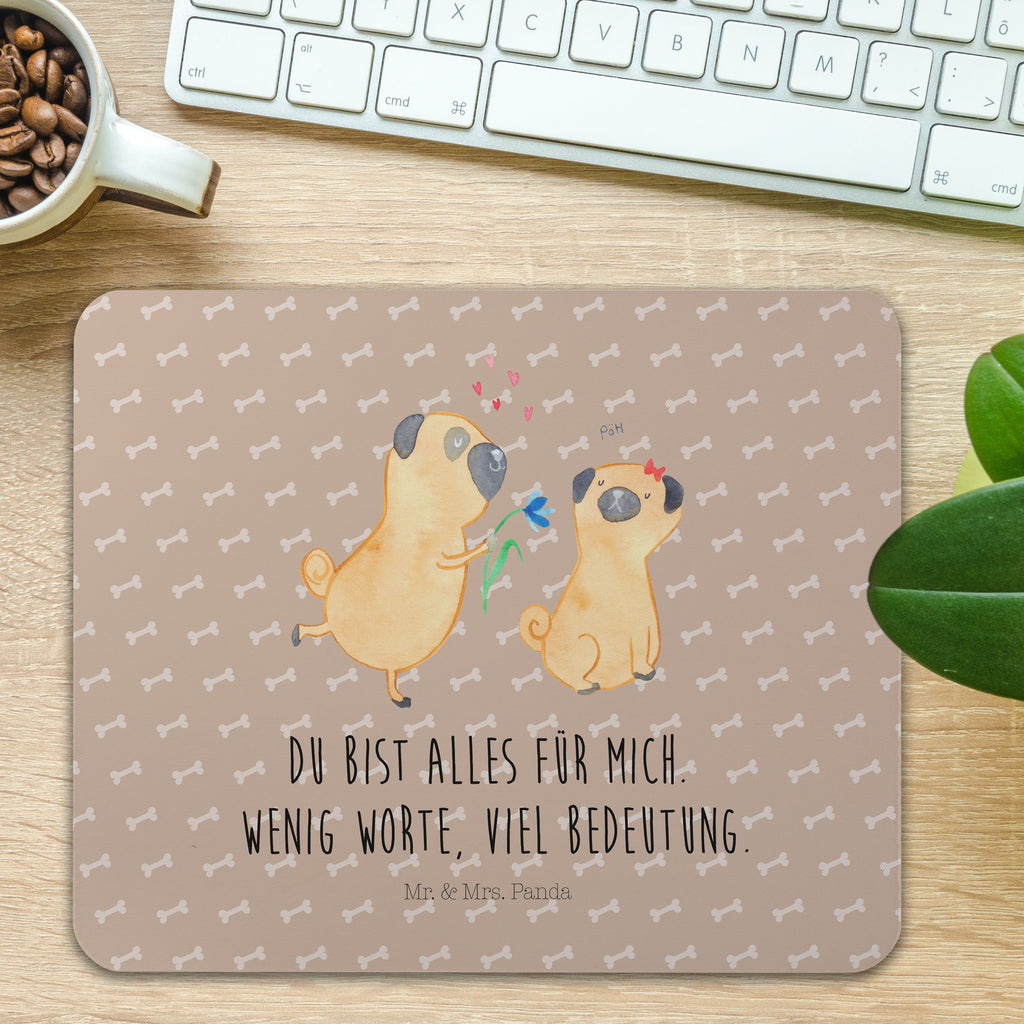 Mauspad Mops verliebt Mousepad, Computer zubehör, Büroausstattung, PC Zubehör, Arbeitszimmer, Mauspad, Einzigartiges Mauspad, Designer Mauspad, Hund, Hundemotiv, Haustier, Hunderasse, Tierliebhaber, Hundebesitzer, Sprüche, Mops, Möpse, Hundeliebe, verliebt, Liebe, Liebesspruch. Verlobt, Geschenk Freund, Partner