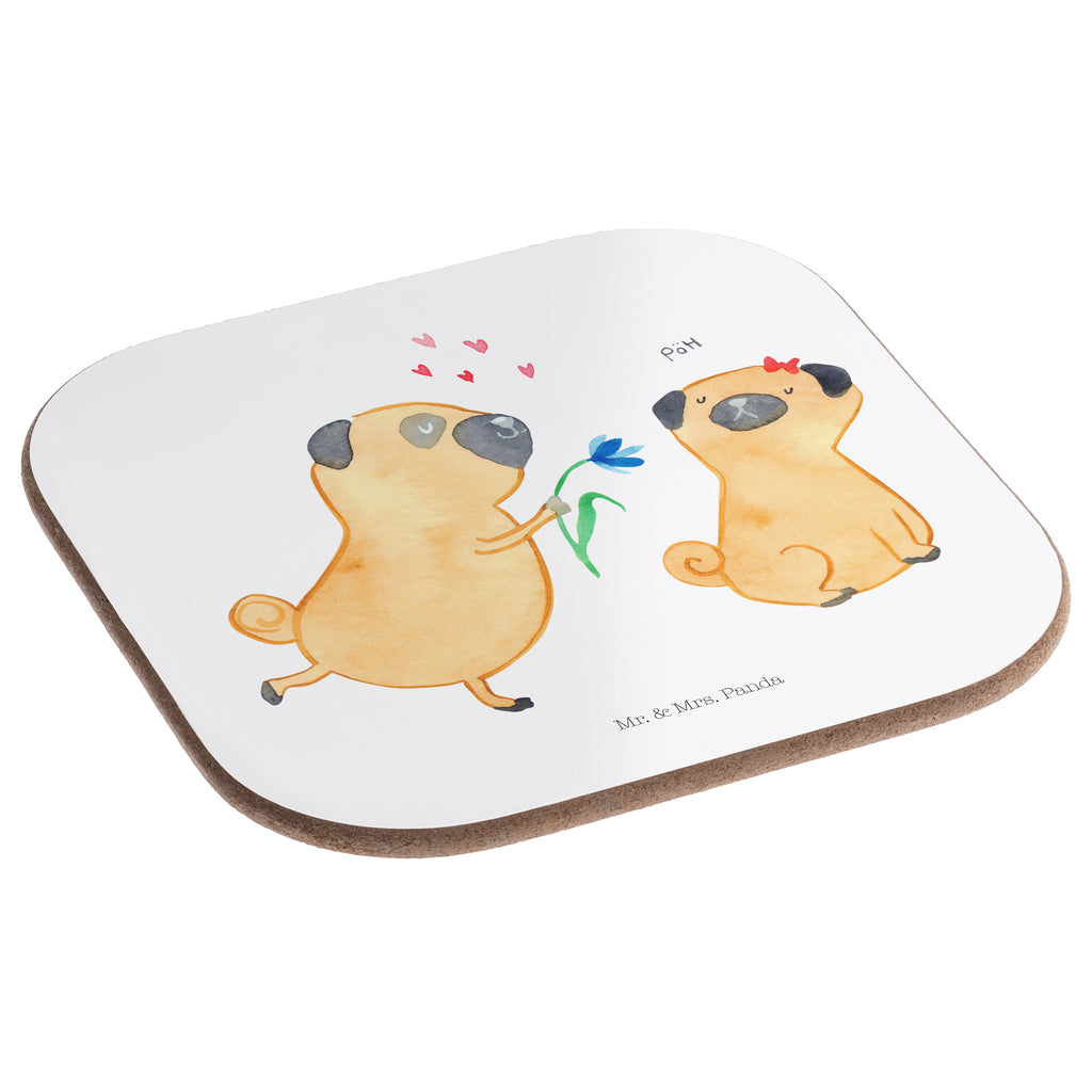 Quadratische Untersetzer Mops verliebt Bierdeckel, Glasuntersetzer, Untersetzer Gläser, Getränkeuntersetzer, Hund, Hundemotiv, Haustier, Hunderasse, Tierliebhaber, Hundebesitzer, Sprüche, Mops, Möpse, Hundeliebe, verliebt, Liebe, Liebesspruch. Verlobt, Geschenk Freund, Partner