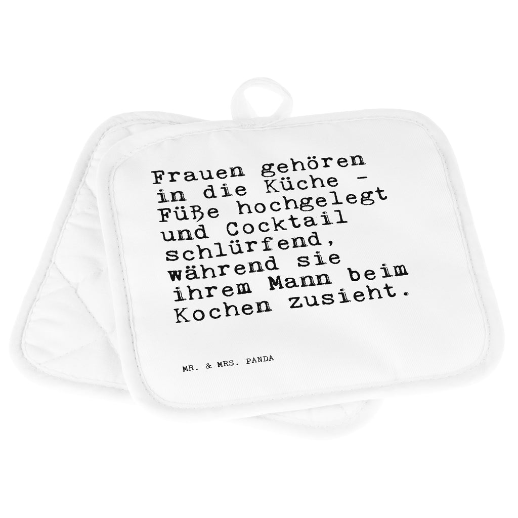 2er Set Topflappen  Sprüche und Zitate Frauen gehören in die Küche - Füße hochgelegt und Cocktail schlürfend, während sie ihrem Mann beim Kochen zusieht. Topflappen, Topfuntersetzer, Ofenhandschuh, Topflappen Set, Topflappen lustig, Topflappen mit Spruch, Spruch, Sprüche, lustig, Weisheiten, Zitate, Spruch Sprüche Weisheiten Zitate Lustig Weisheit Worte